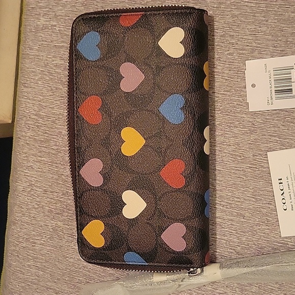 Coach - Picture 2 of 7